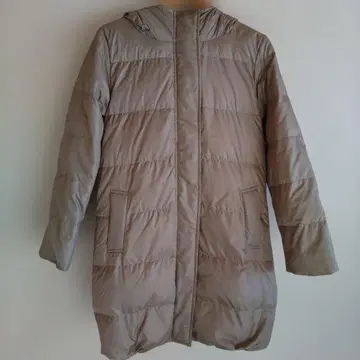 베이지 후드 부착 다운 자켓