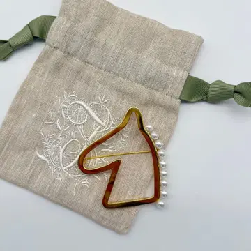 Seventen (세븐틴) 호스 브로치 말