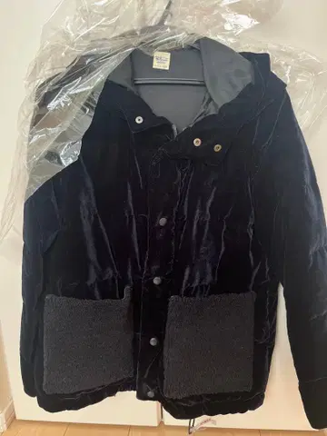 네이비 다운 자켓 후드 부착 벨로아