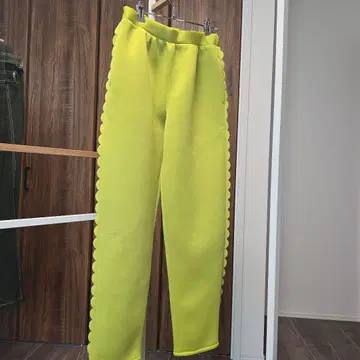 스캘럽 엣지 캐주얼 팬츠 옐로우 컬러