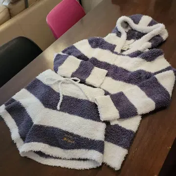 젤라또피케 화이트 x 그레이 보더 룸웨어 세트