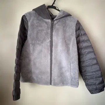 후드 부착 그레이 다운 자켓