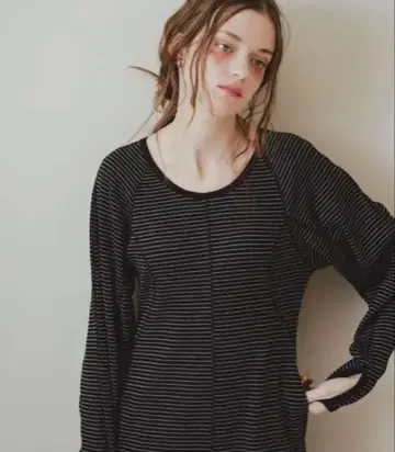 PINUE 보더 서멀 원피스