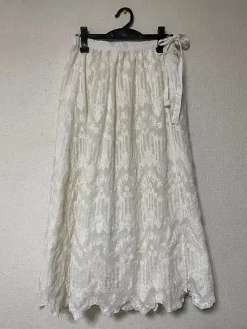 [ 사만사 모스모스 ] 시어 총 자수 에이프런 스커트