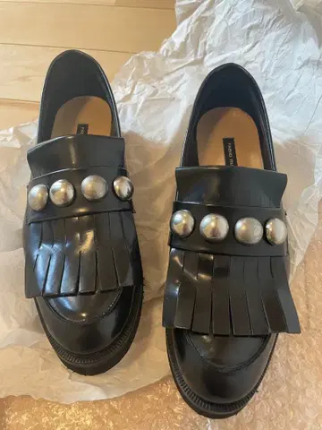 블랙 프린지 스터드 로퍼 35 사이즈