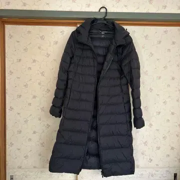 롱 기장 블랙 다운 자켓 후드 부착