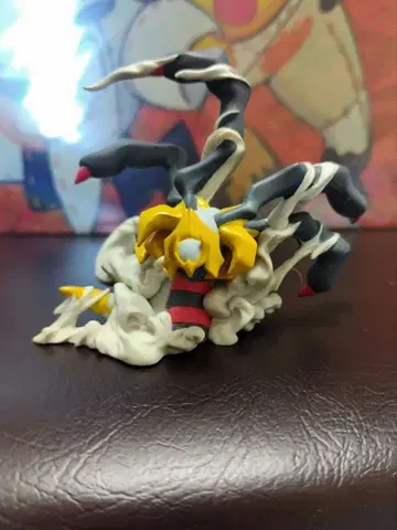 기라티나 피규어