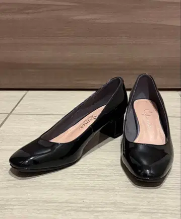 다이애나 DIANA 블랙 에나멜 플레인 펌프스 새상품급