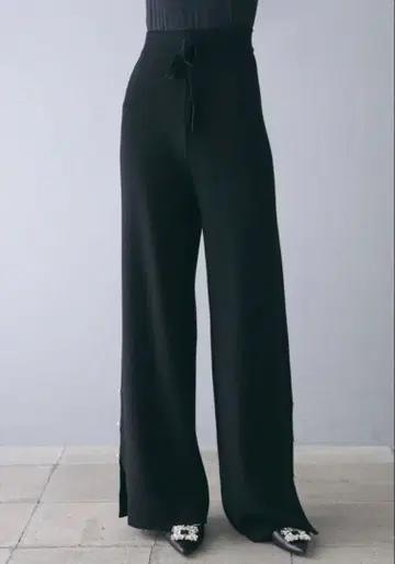 미사용 새상품 완판템 Frene 사이드 펄 니트 팬츠