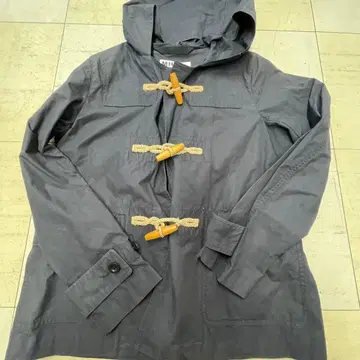 후드 부착 다크 그레이 코트