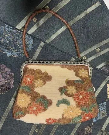 새상품급 전체 비즈 자수 꽃무늬 핸드백