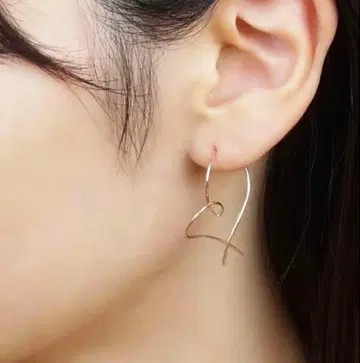TAKE-UP ] 테이크업 꼬임 하트 귀걸이