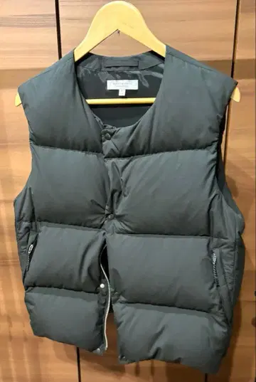 유나이티드 애로우즈 노카라 다운 베스트