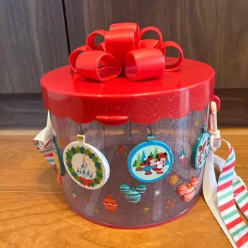 크리스마스 디자인의 빨간색 용기