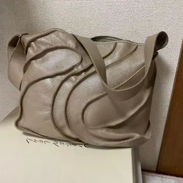 새상품급 요건 레일 숄더백