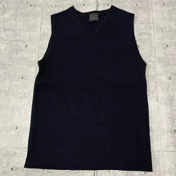 투모로우랜드 V넥 니트 베스트 네이비