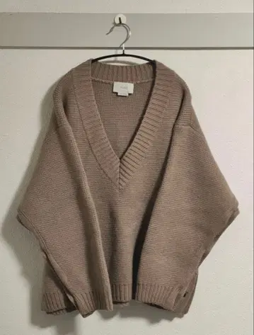 yoke 5G Milano Rib V Neck Knit