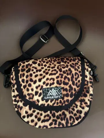 GREGORY 레오파드 무늬 숄더백
