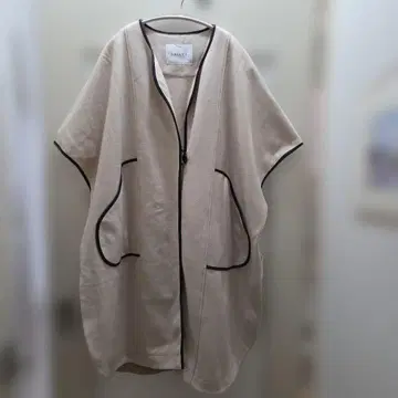 Lallia M 베이지 판초