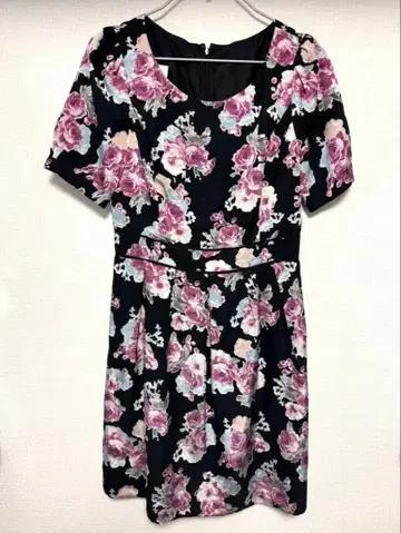 데뷔 피오레 꽃무늬 반팔 무릎 기장 원피스