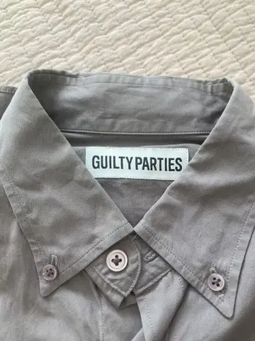 GUILTY PARTIES 그레이 긴팔 셔츠