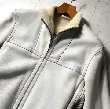 화이트 가죽 자켓