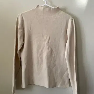 화이트 베이지 하이넥 니트 긴팔