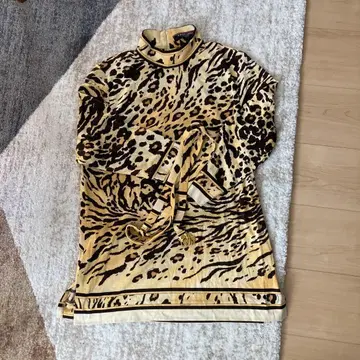 새상품급 LEONARD FASHION 레오파드 무늬 하이넥 M