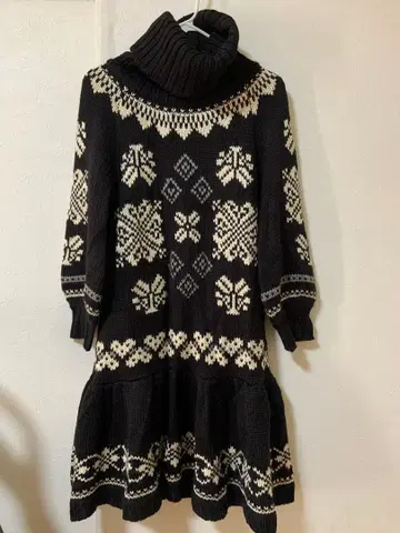 터틀넥 플레어 스커트 원피스 사이즈 2