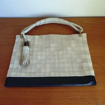 TOFF & LOADSTONE 타일 무늬 핸드백 아이보리 컬러