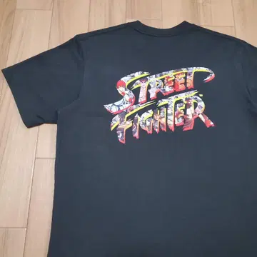 스트리트 파이터 x 유니클로 콜라보 승룡권 자수 백 프린트 T셔츠