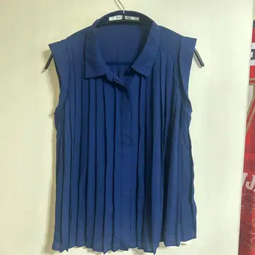 미사용 새상품 Ray BEAMS 네이비 플리츠 슬리브리스 셔츠