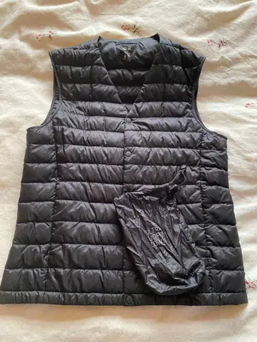 유니클로 울트라 라이트 다운 베스트 s 사이즈 블랙