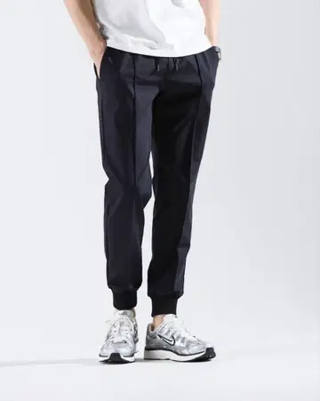 MOVB 슬림 트래블 조거 팬츠 코스모 네이비 호시바