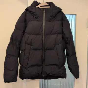 네이비 후드 부착 다운 자켓