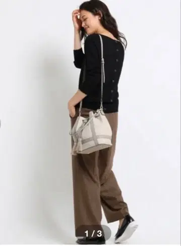 새상품 택 포함! INDIVI 백산 라메 V넥 니트 화이트