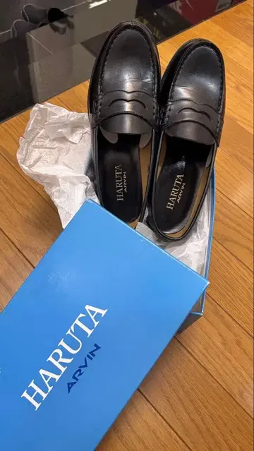 HARUTA ARVIN 블랙 가죽 로퍼