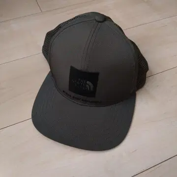 THE NORTH FACE 올리브색 메쉬 캡