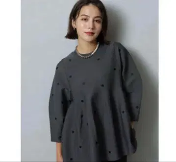 CADUNE 카듀네 도트 자수 페플럼 니트