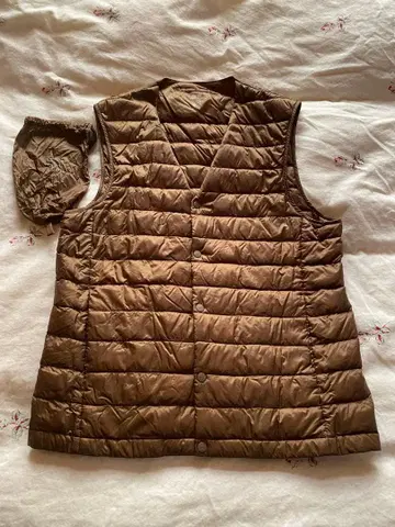 유니클로 울트라 라이트 다운 베스트 s 사이즈