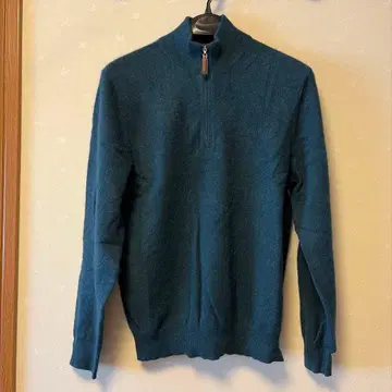 다크 그린 하이넥 스웨터