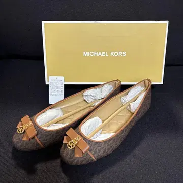 [새상품급] MICHAEL KORS 브라운 발레 슈즈 참 포함 US7.5