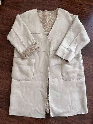 크림색 양가죽풍 무스탕 코트 F