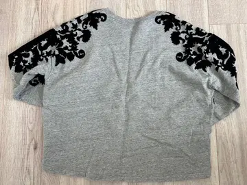 그레이 꽃 무늬 자수 트레이닝복