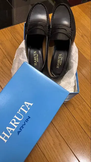 HARUTA ARVIN 블랙 가죽 로퍼