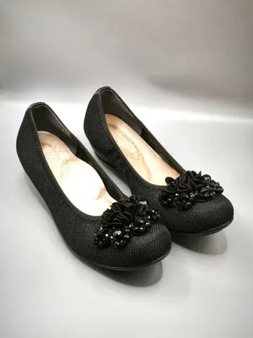 [ 새상품급 ] FIRST CONTACT 블랙 비쥬 펌프스 23