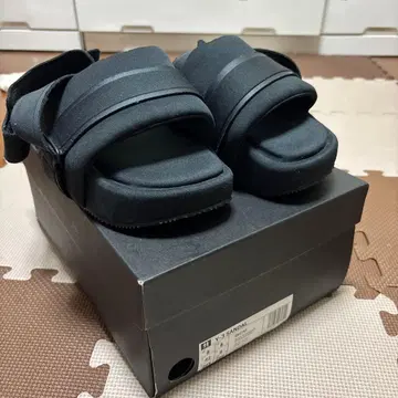 y-3 샌들 스트랩 디자인