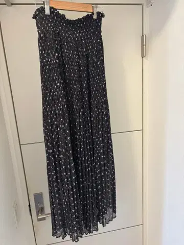 솔레이아드 블랙 플리츠 스커트 사이즈 36