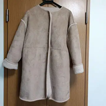 [ 리버서블 ] 무스탕풍 코트 베이지