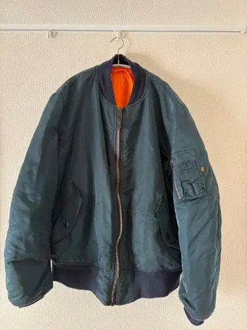 ALPHA MA-1 스타일 다크 그린 자켓